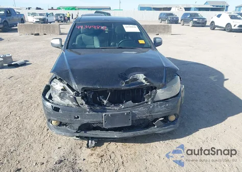 2009 Mercedes-Benz C 350 Sport z USA, uszkodzony, nr VIN WDDGF56X89R055244